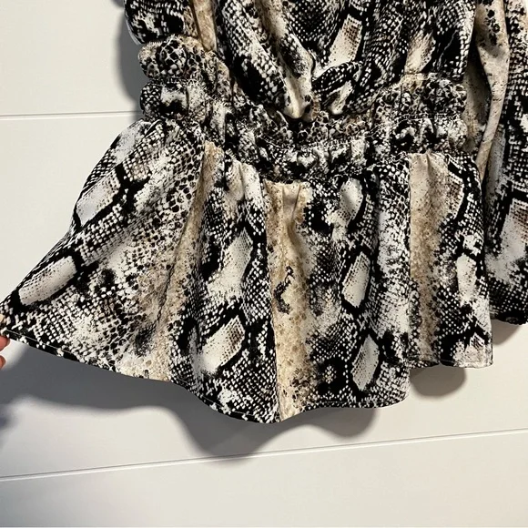 Design Lab | Off Shoulder Snake Print Blouse - Picture 7 of 12